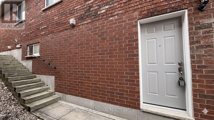 Property Photo:  12 Revelstoke Court Lower  ON L4N 8X7 