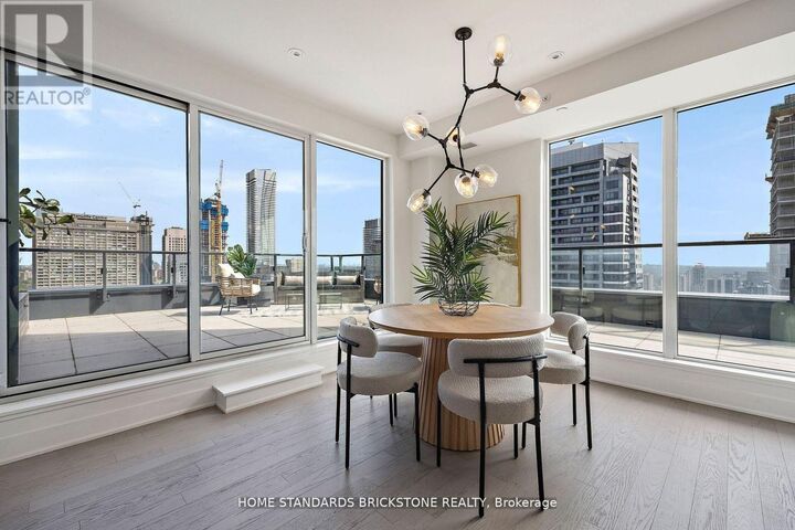 Property Photo:  955 Bay Street 3907  ON M5S 0C6 