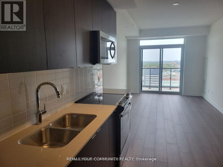Property Photo:  55 Duke Street West 1906  ON N2H 0C9 