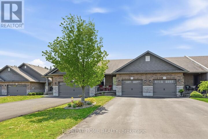 Property Photo:  61 Aspen Drive  ON K8V 0E2 