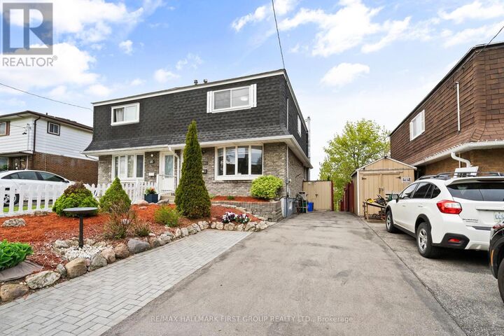 Property Photo:  428 Dean Avenue  ON L1H 3E2 