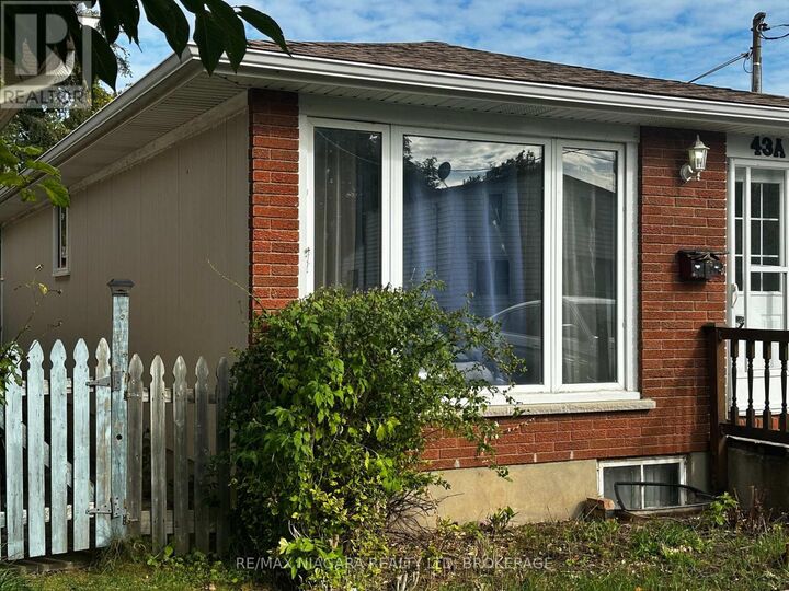 Property Photo:  43 A Beachaven Drive Upper  ON L2M 1A6 