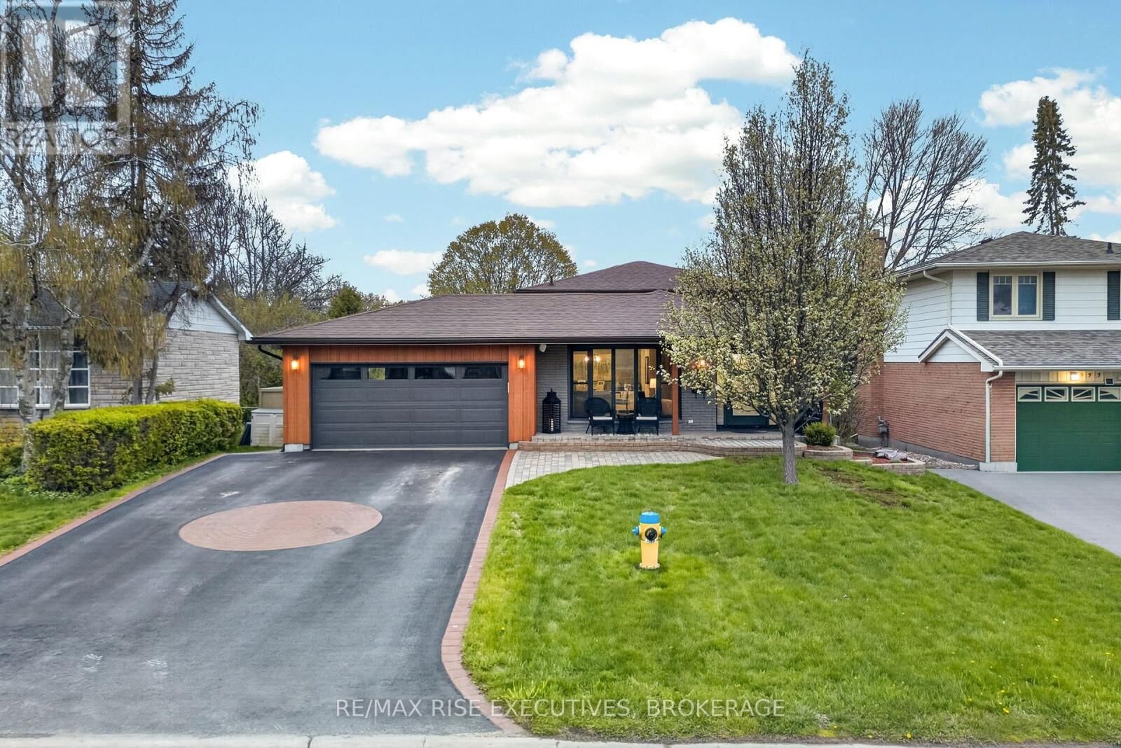 Property Photo:  931 Lincoln Drive  ON K7M 4Z3 