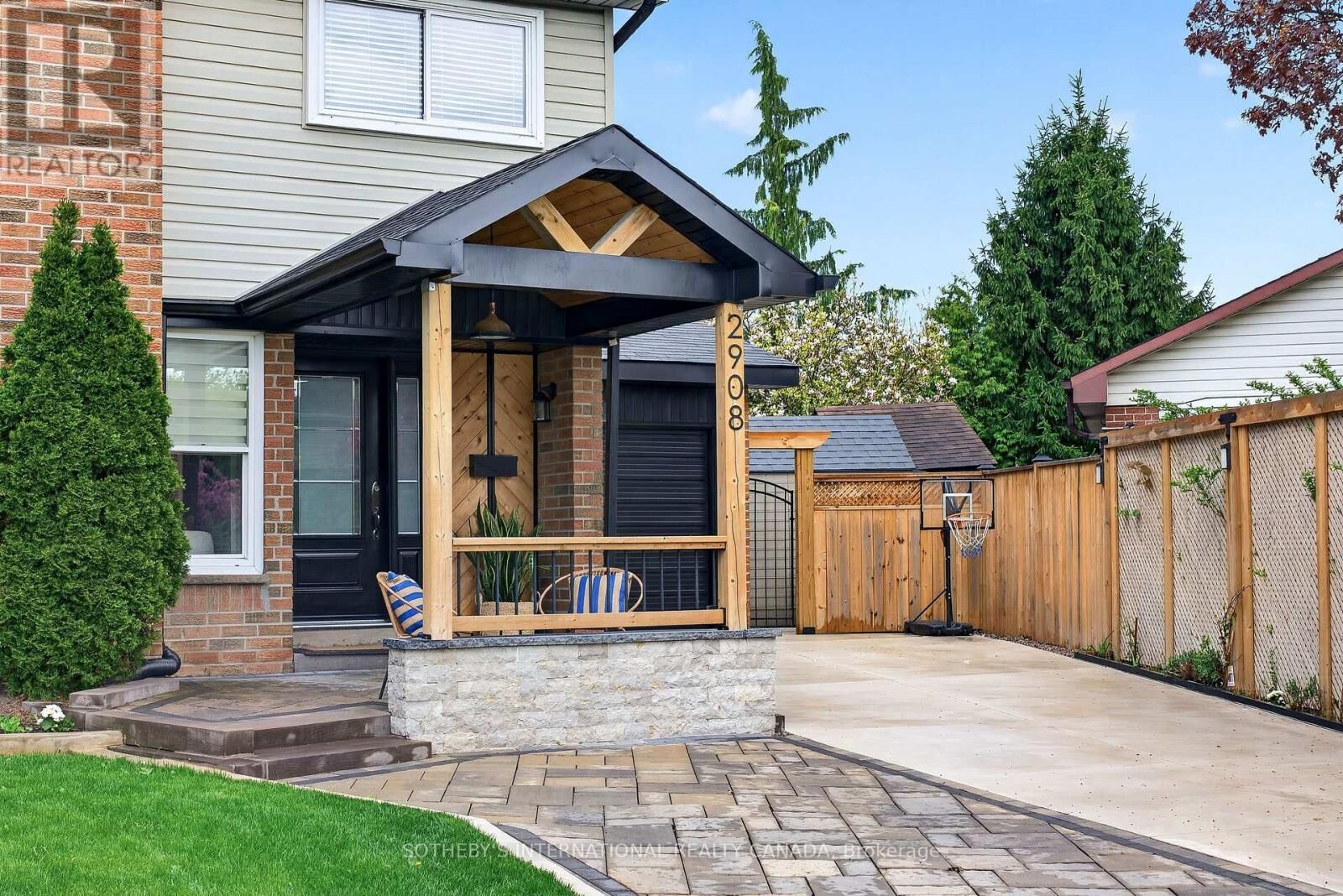 Property Photo:  2908 Bramshaw Gardens  ON L5N 1S3 