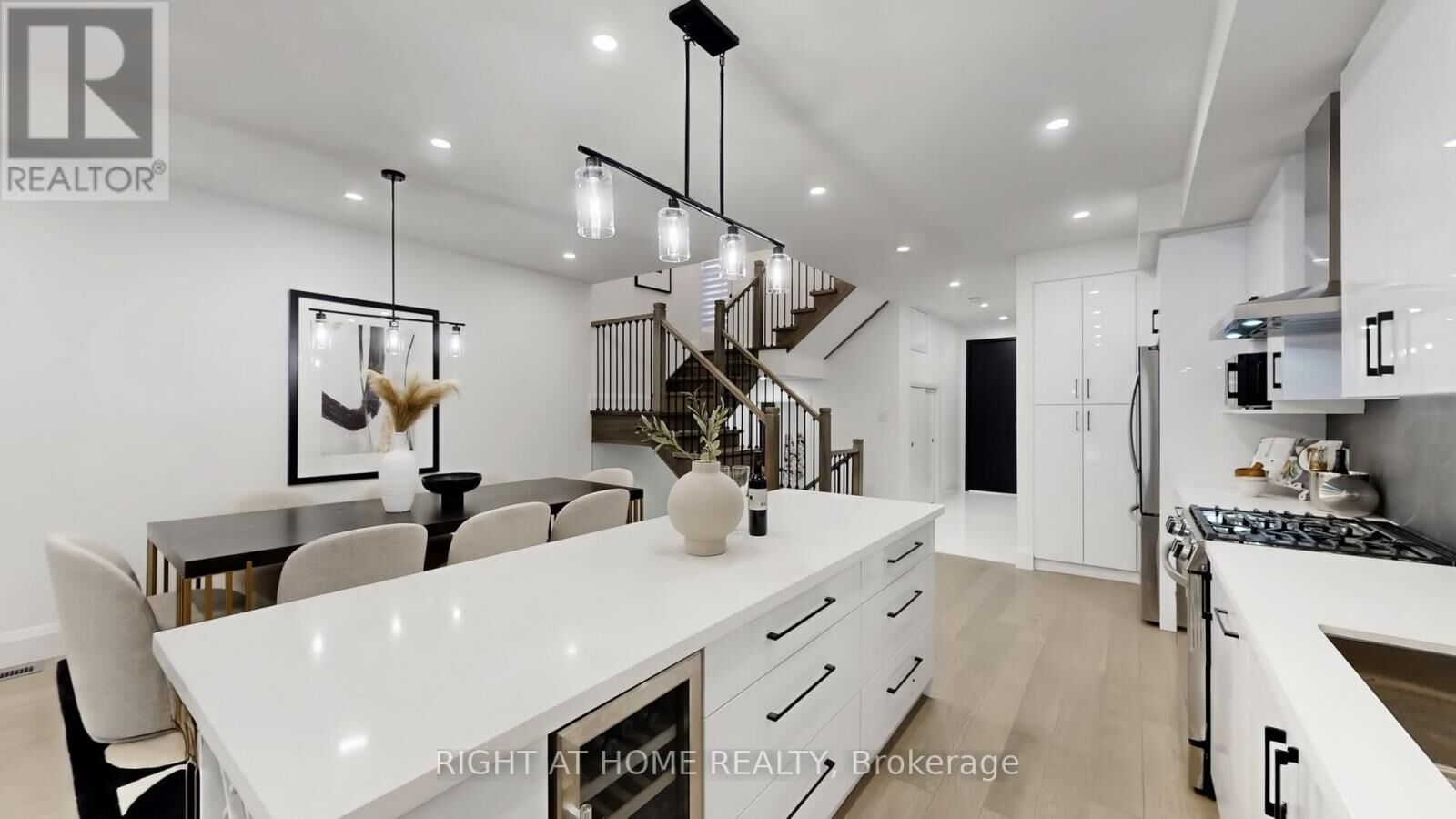 Property Photo:  6 Park Street  ON M1N 2N1 