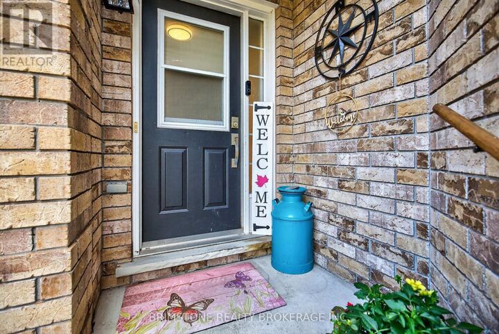 Property Photo:  116 Bird Street  ON L4N 0W6 