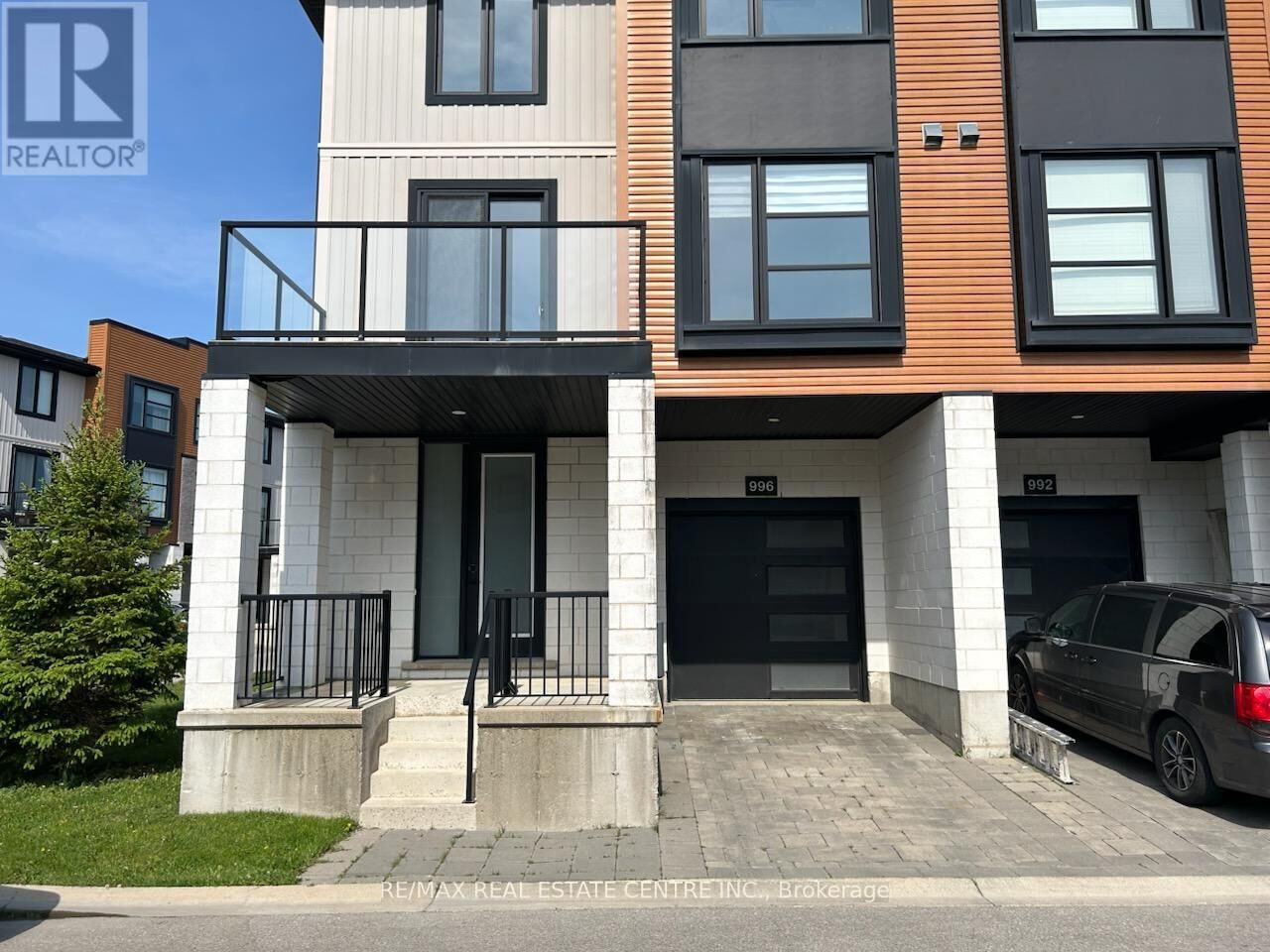 Property Photo: 996 West Village Square ON N6H 0J7