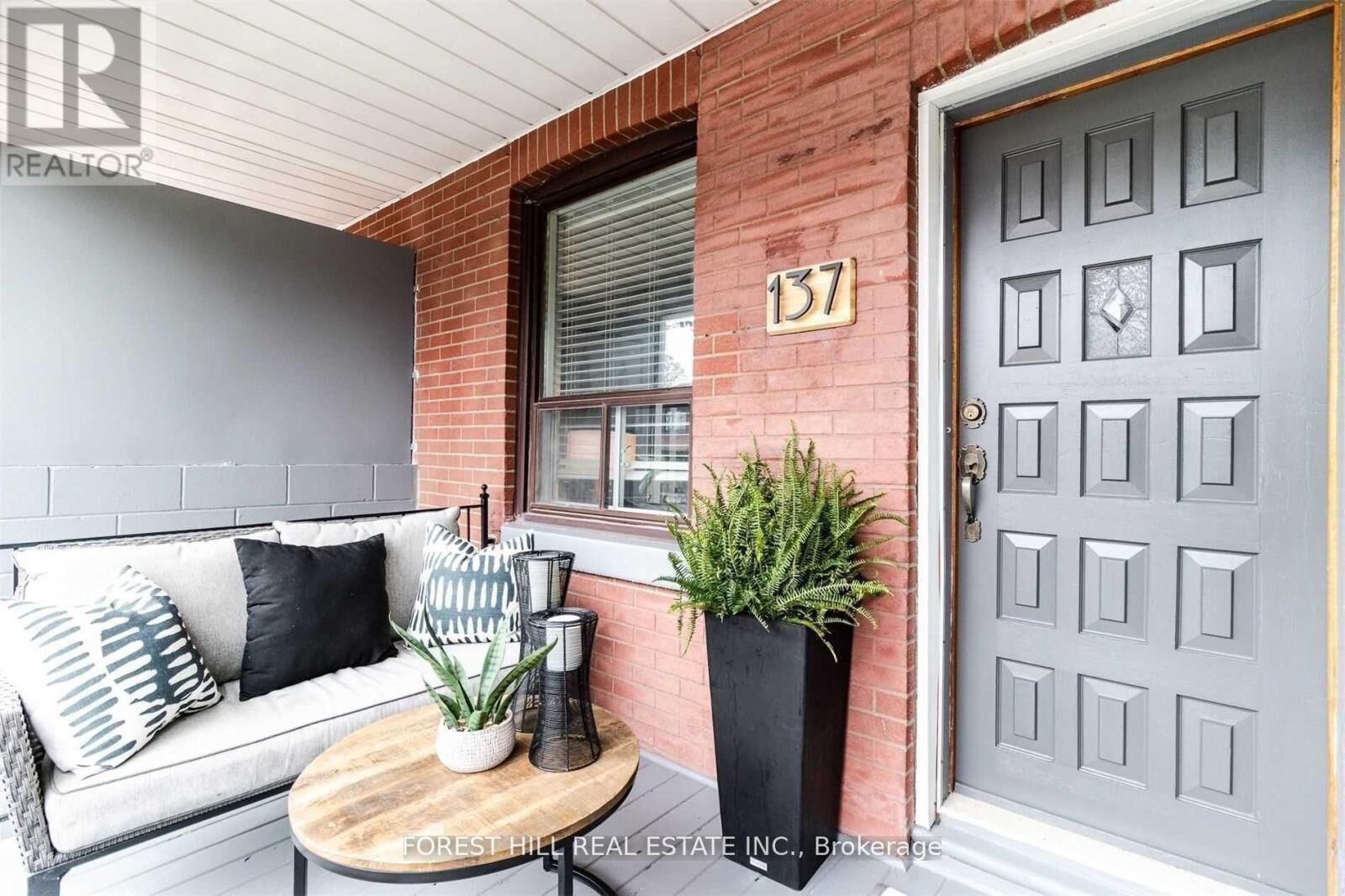 Property Photo: 137 Earlscourt Avenue Main ON M6E 4A8