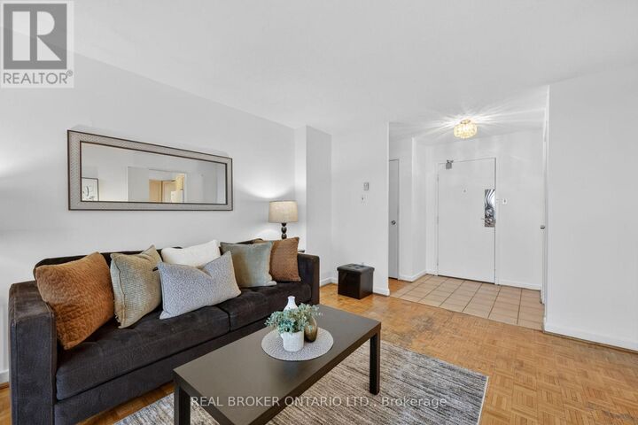 Property Photo:  80 Inverlochy Boulevard 901  ON L3T 4P3 