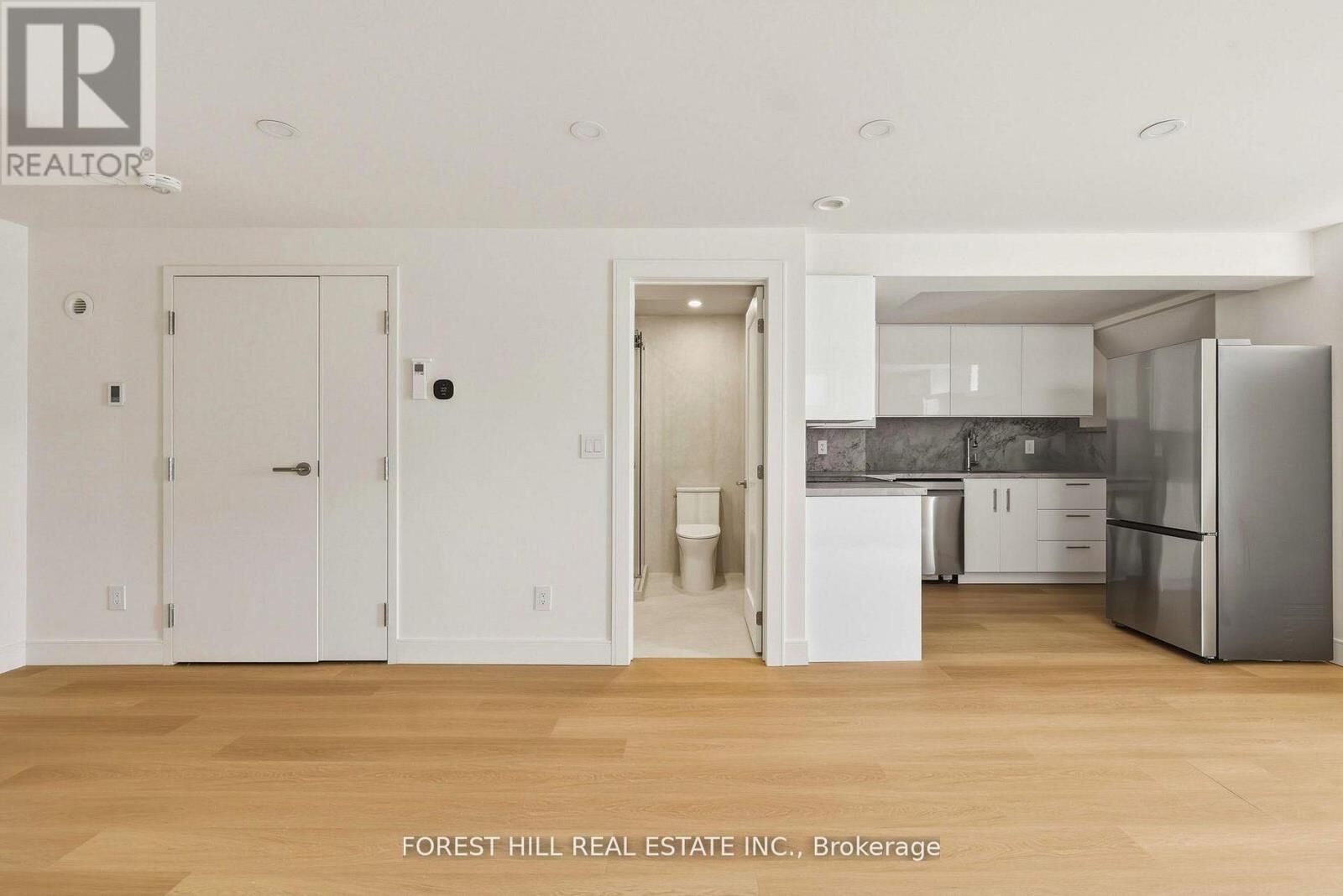 Property Photo:  250 Hallam Street Lower  ON M6H 1Y1 