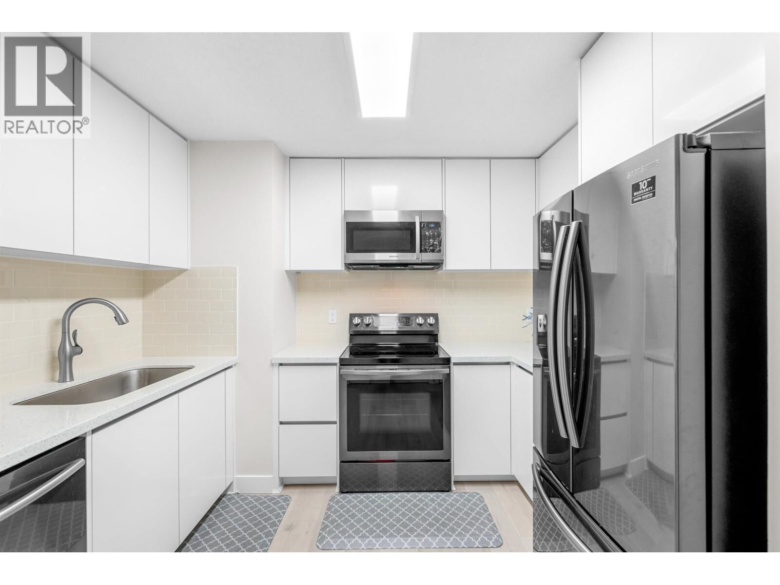 Property Photo: 3668 Rae Avenue 206 BC V5R 6A7