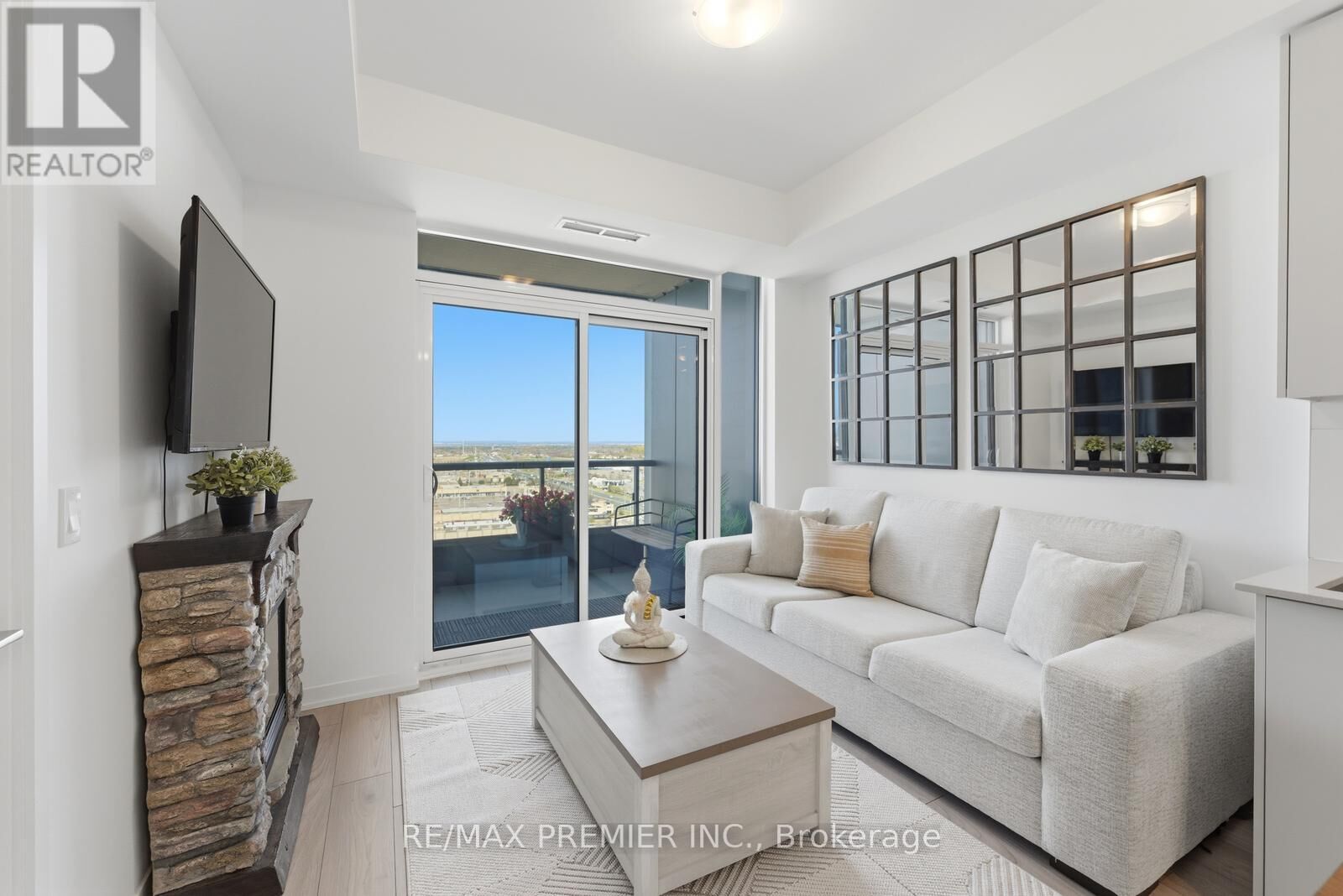 Property Photo:  10 Abeja Street 1512  ON L4K 0R4 