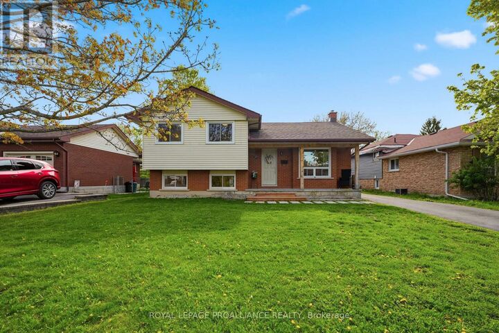 Property Photo:  18 Alnet Drive  ON K8P 4V9 
