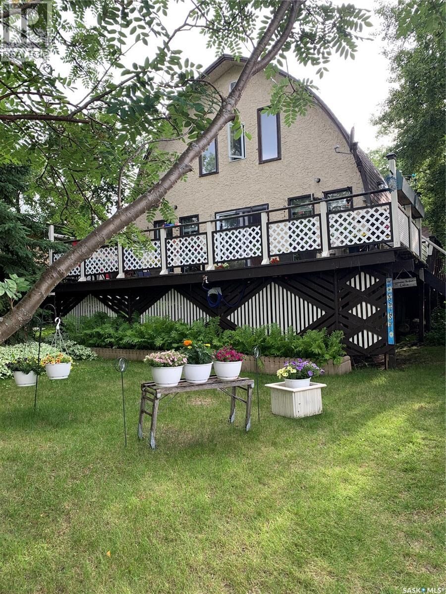 Property Photo: 18 Elm Avenue SK S0G 3N0