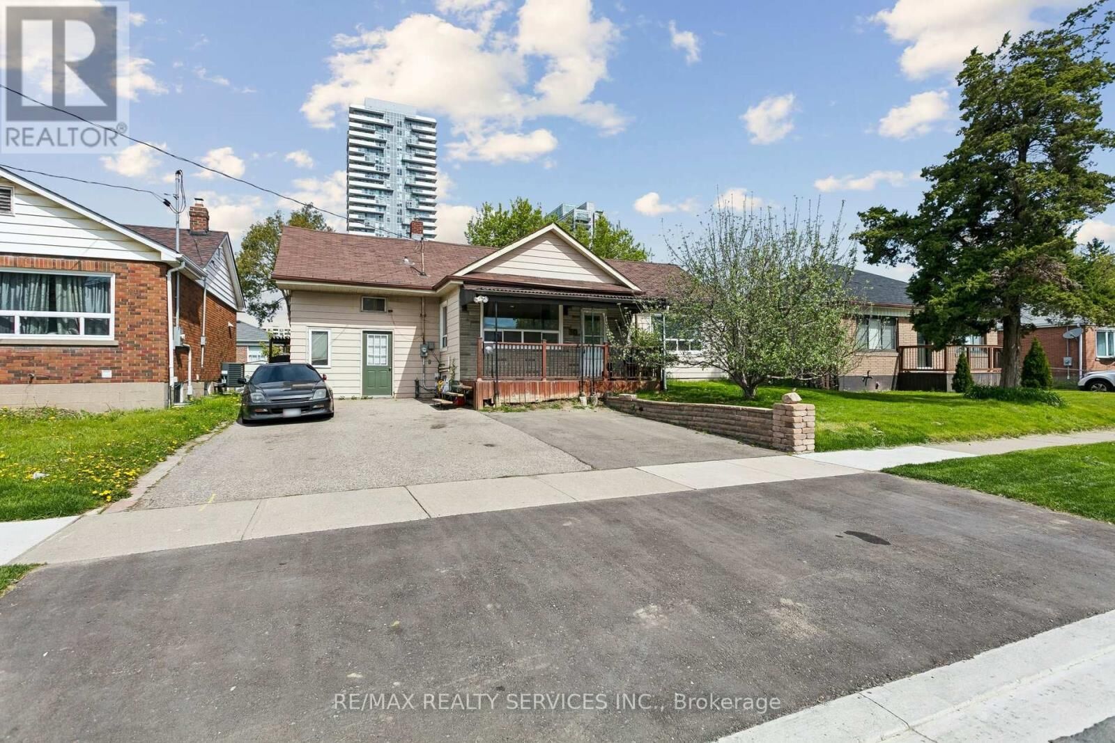 Property Photo: 30 Eastern Avenue ON L6W 1X6