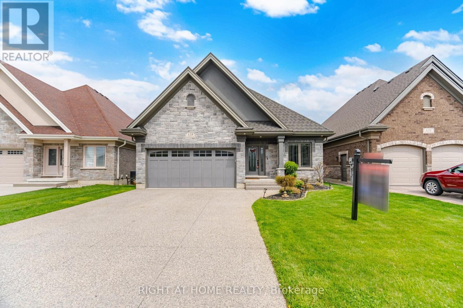 Property Photo:  128 St. Michael'S Street  ON N4B 0A3 