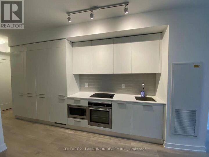 Property Photo:  3 Gloucester Street 812  ON M4Y 0C6 