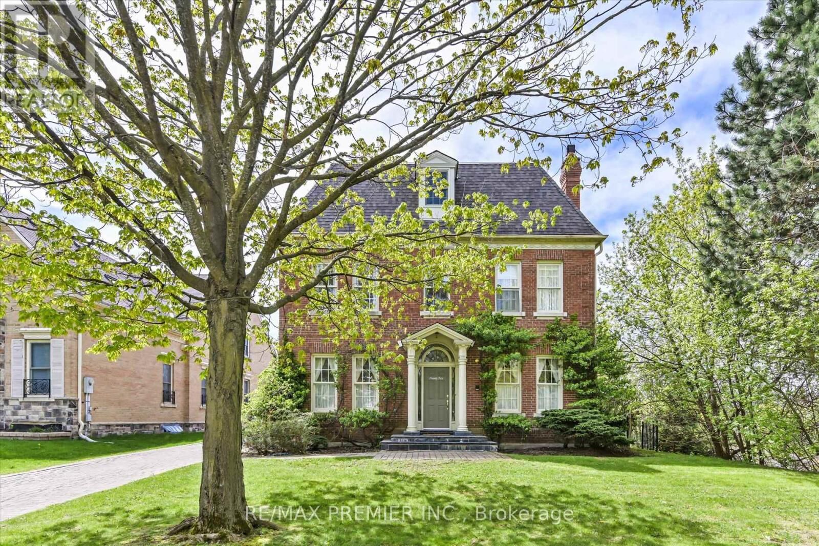 Property Photo: 25 Highgrove Crescent ON L4C 7W9