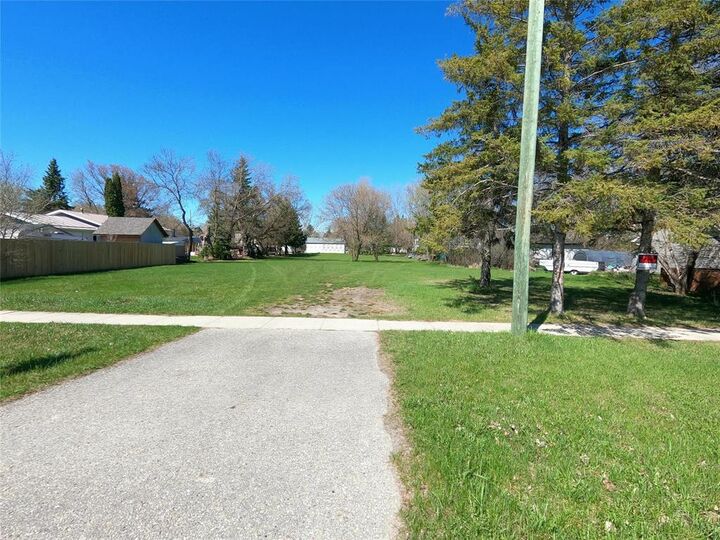 Property Photo:  515 First Street North  MB R0E 0C0 