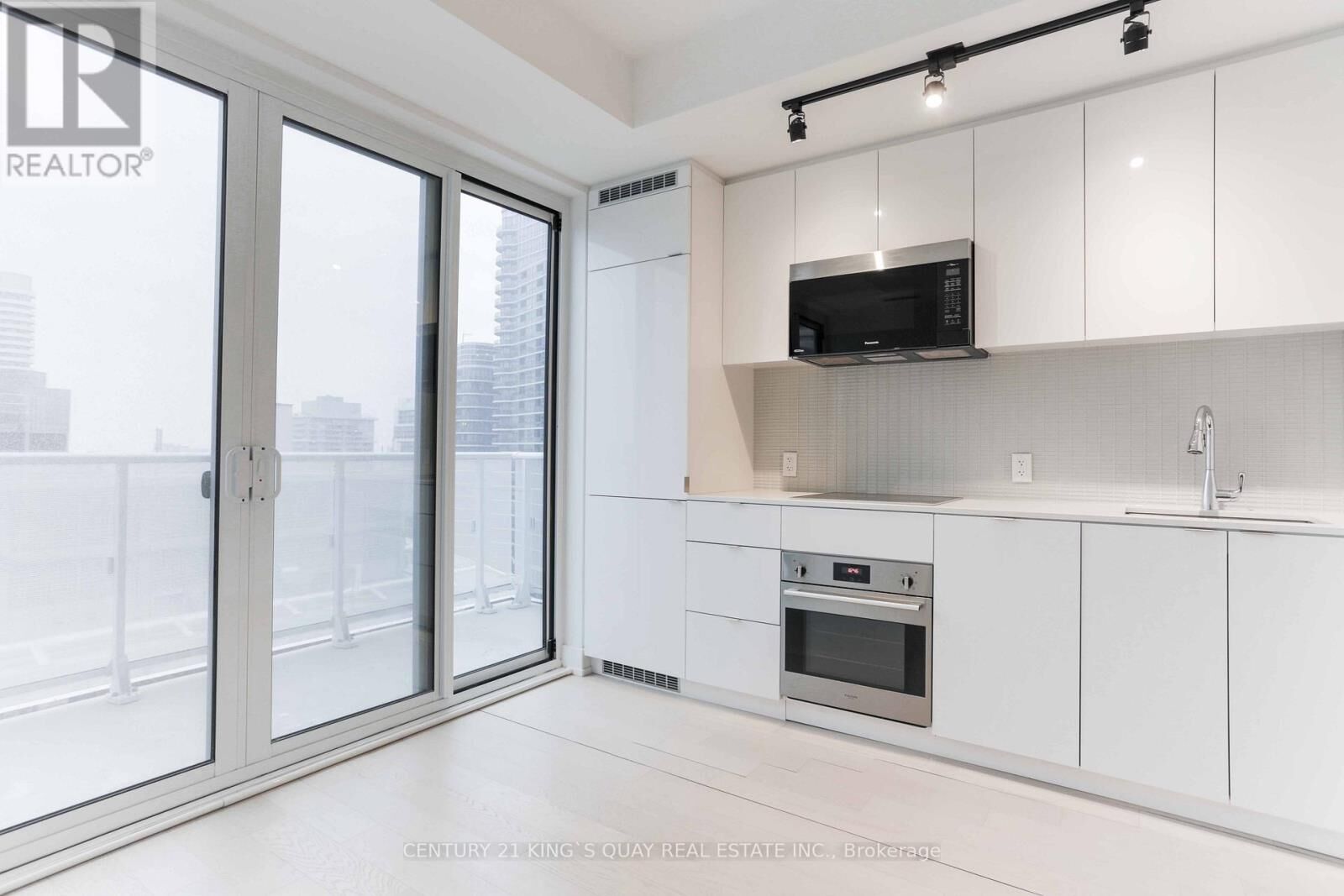 Property Photo: 7 Grenville Street 2608 ON M4Y 0E9