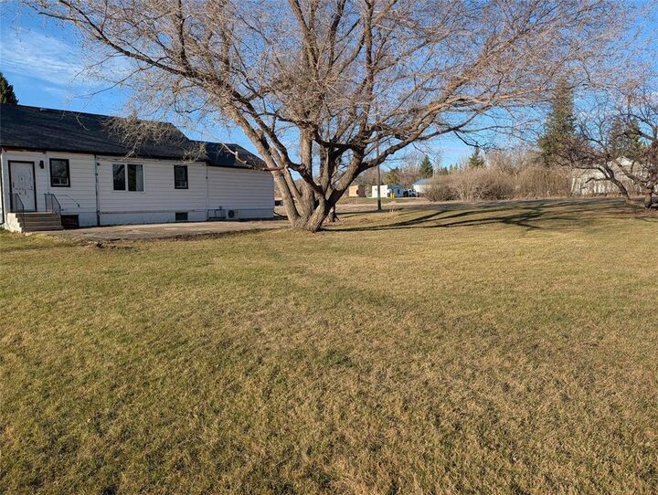 Property Photo: 210 Third Avenue MB R0K 1W0