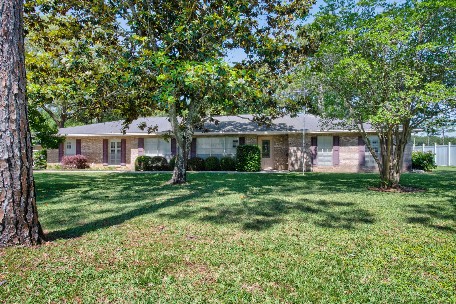 Property Photo: 645 NE Country Club Avenue FL 32547