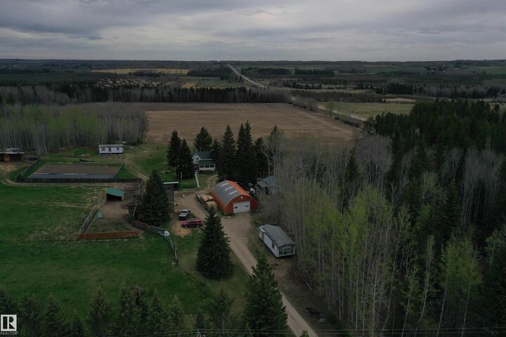 Property Photo: 4104 Twp Road 473A AB T0C 0P0