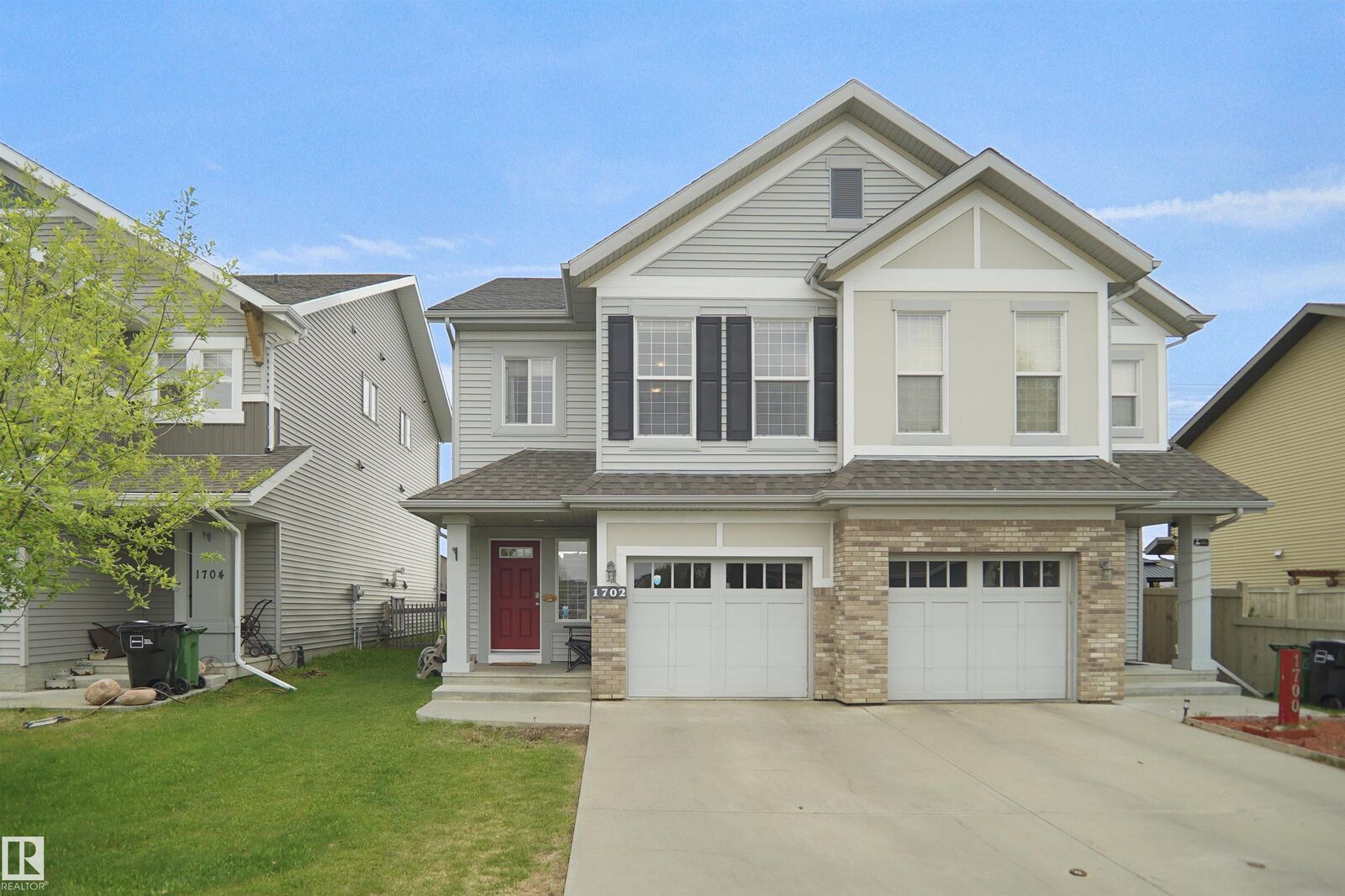 Property Photo:  1702 Chapman Way SW  AB T6W 0Y6 