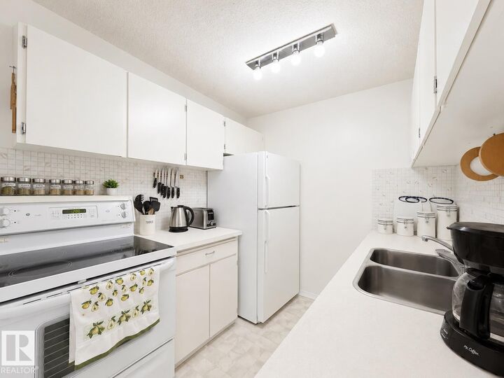 Property Photo: 126 Woodstock NW AB T5T 0H6