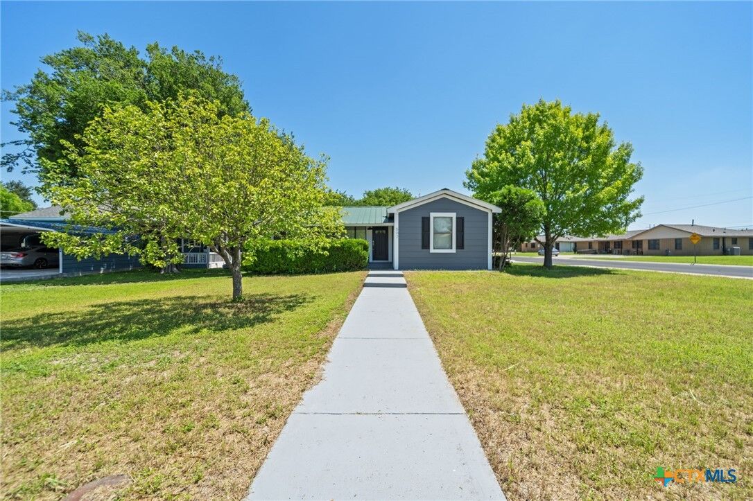 Property Photo: 507 Bliss Lane TX 78666