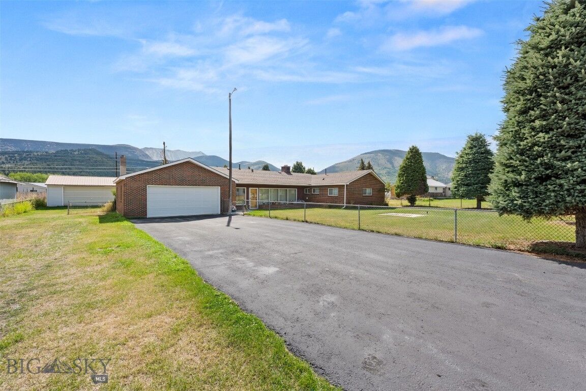 Property Photo:  105 Howe Street  MT 59711 