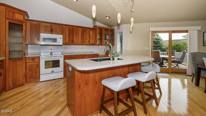 Property Photo:  2781 Promontory Drive  ND 58503 
