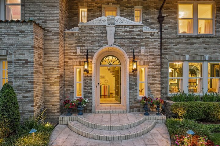 Property Photo:  15 Courtlandt Place  TX 77006 