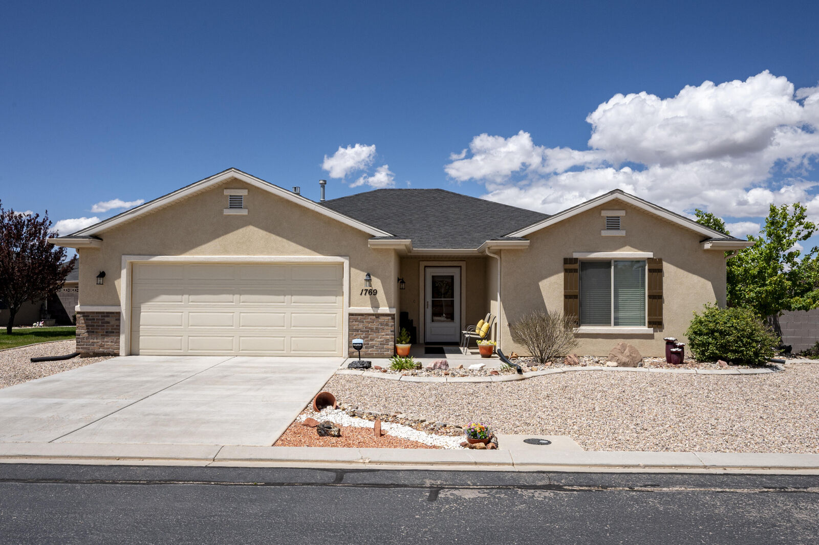 Property Photo: 1769 N Willow Ln UT 84721