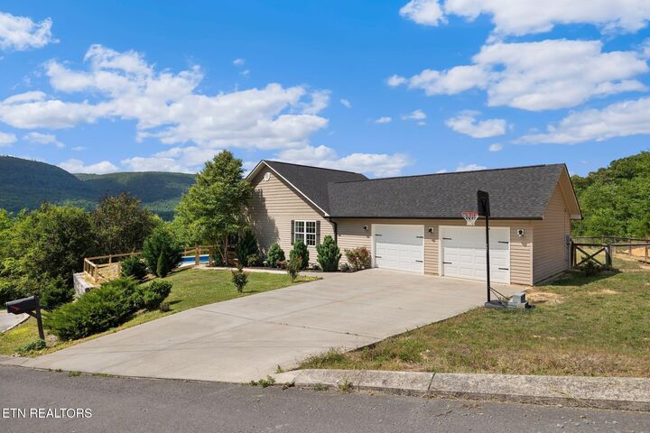 Property Photo:  331 Hardin Rd  TN 37327 
