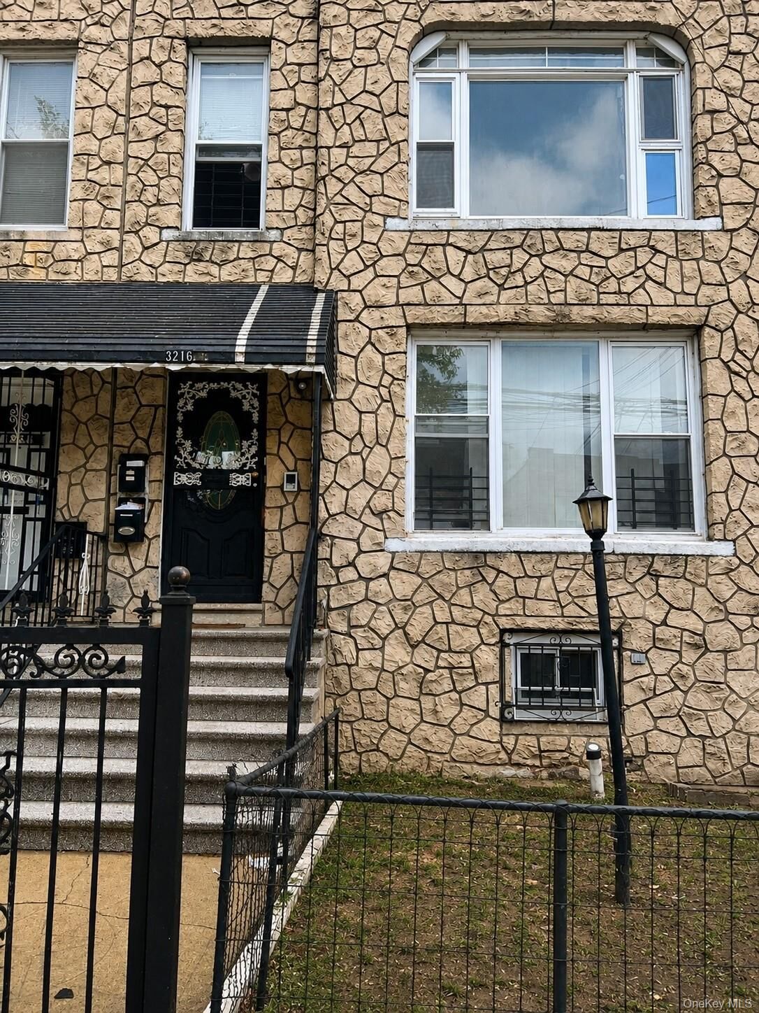 Property Photo: 3216 Seymour Avenue 2 NY 10469