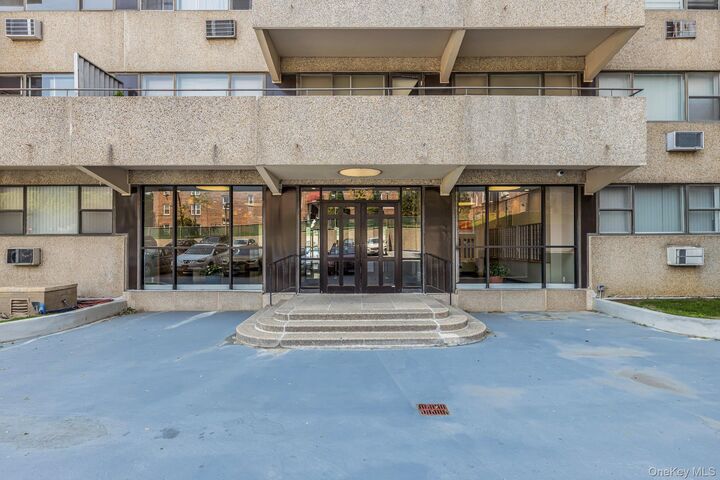 Property Photo:  1523 Central Park Avenue 12C  NY 10710 