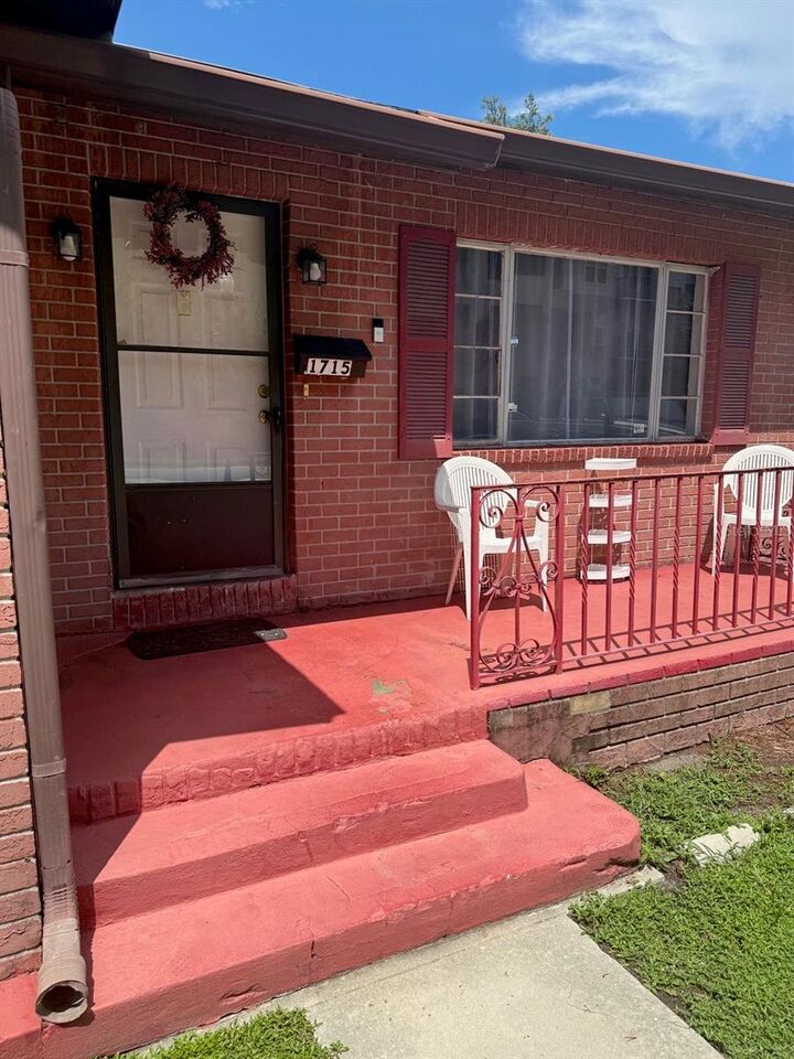 Property Photo: 1715 W Carmen Street FL 33606