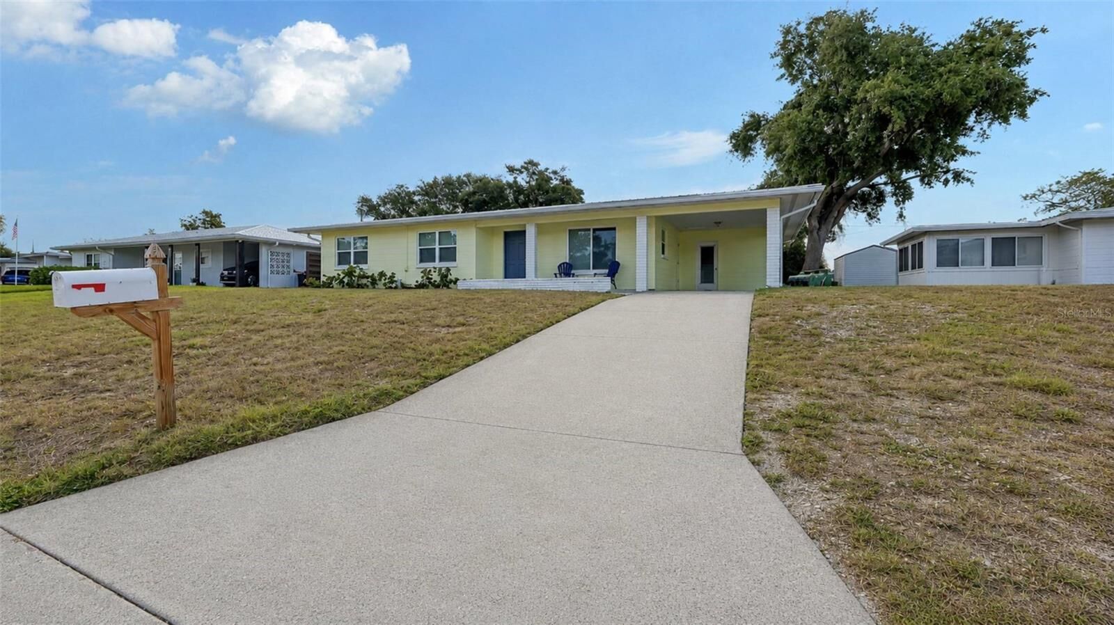 Property Photo: 2542 Tulip Street FL 34239