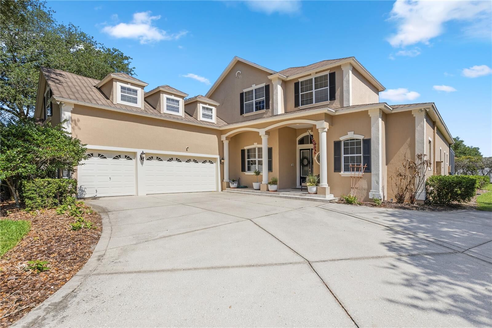 Property Photo: 9527 Queensbury Court FL 34786
