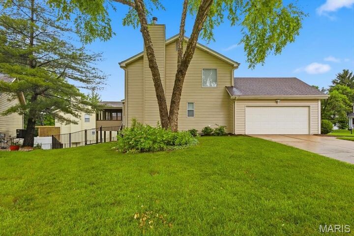 Property Photo:  20 Greystoke Court  MO 63021 