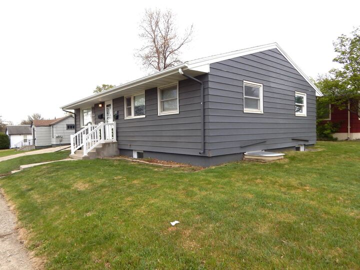Property Photo:  811 12th St NW  ND 58703 