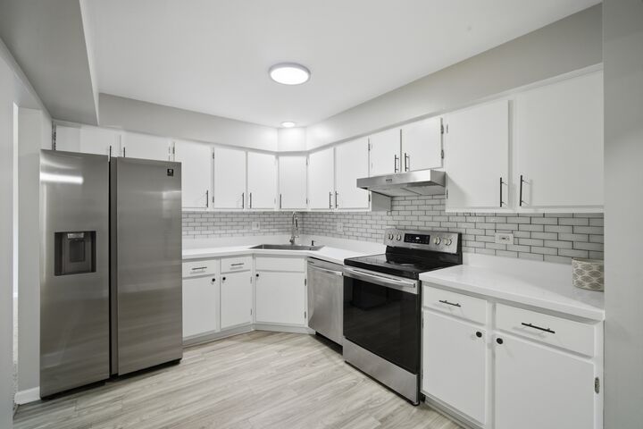 Property Photo: 2600 Brookwood Way Drive 114 IL 60008