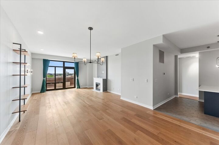 Property Photo:  3140 N Sheffield Avenue 709  IL 60657 