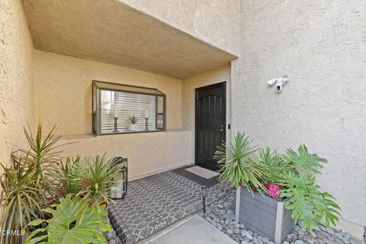 Property Photo:  924 Sandberg Lane  CA 93003 