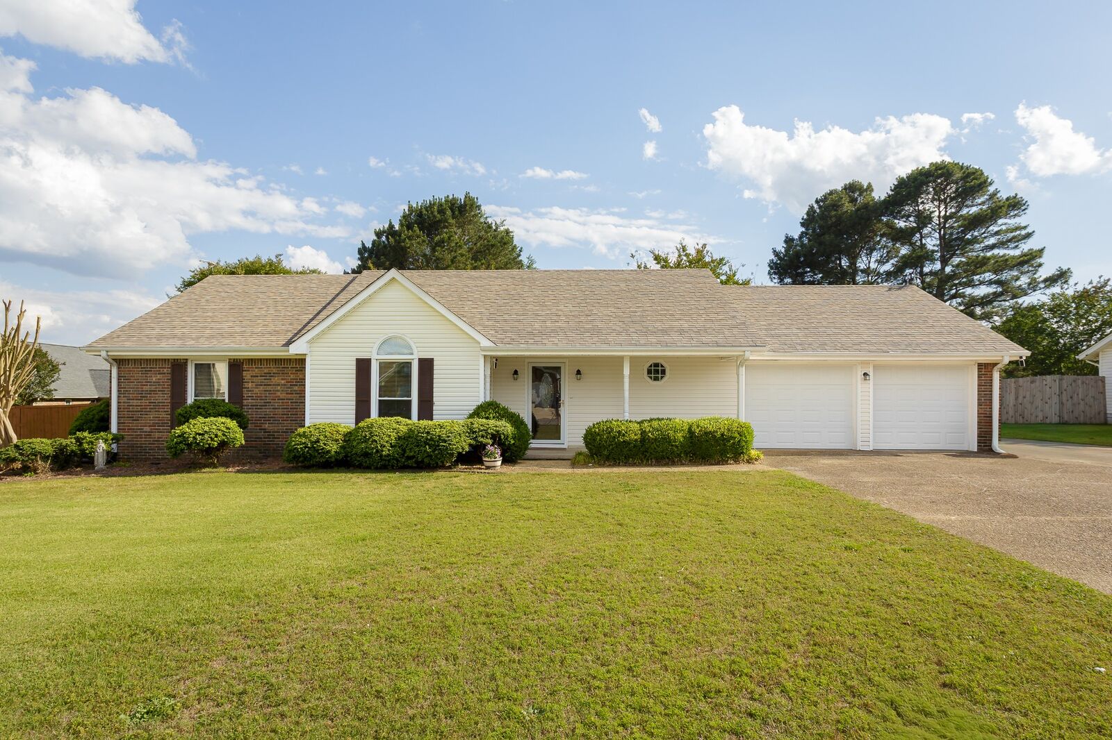 Property Photo: 303 Cordelia Way AL 35633