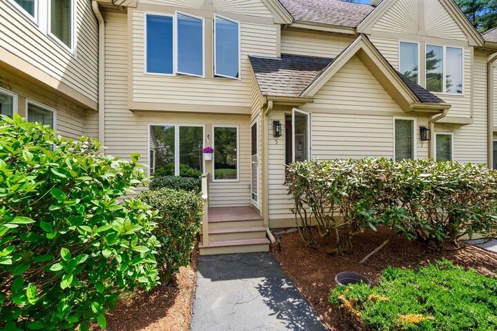Property Photo:  5 Westminster Drive  NH 03064 