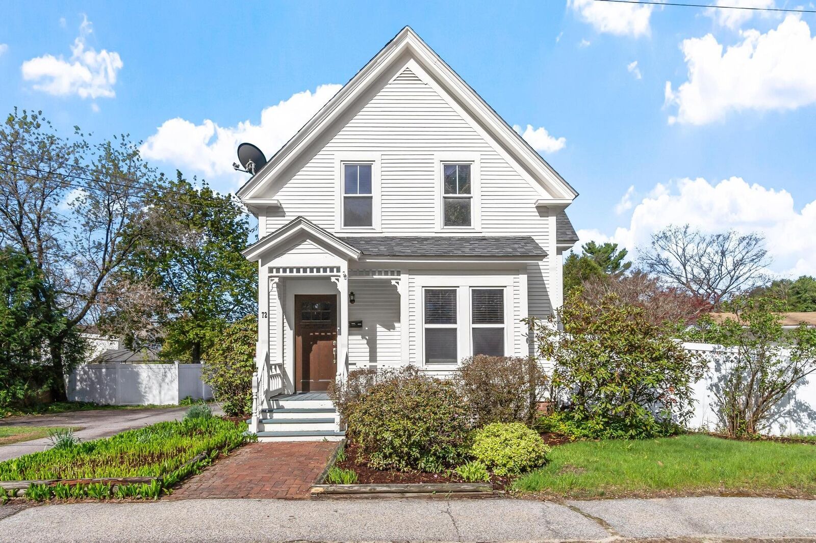 Property Photo:  72 North Lincoln Street  NH 03431 