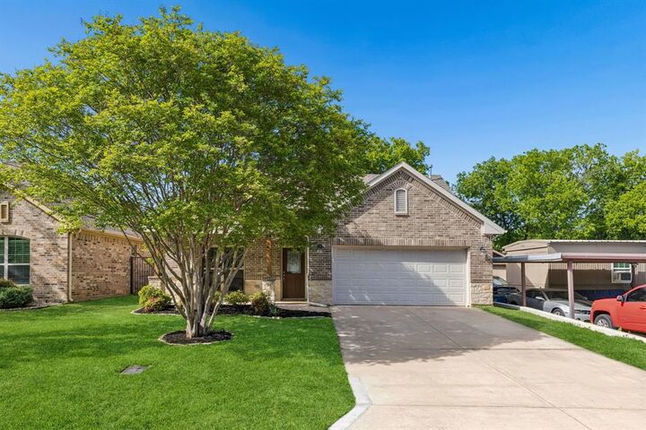Property Photo: 115 Elm Lane TX 76262