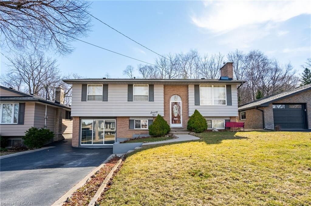 Property Photo:  75 Hanover Place  ON L8K 5X7 